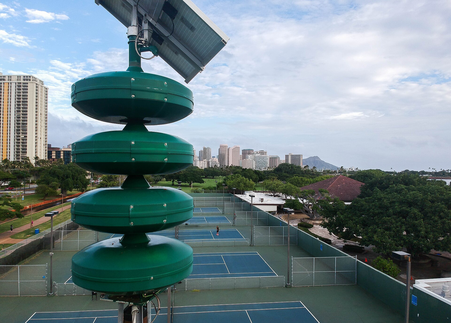 File:Hawaii Attack Warning Siren (38039724504).jpg