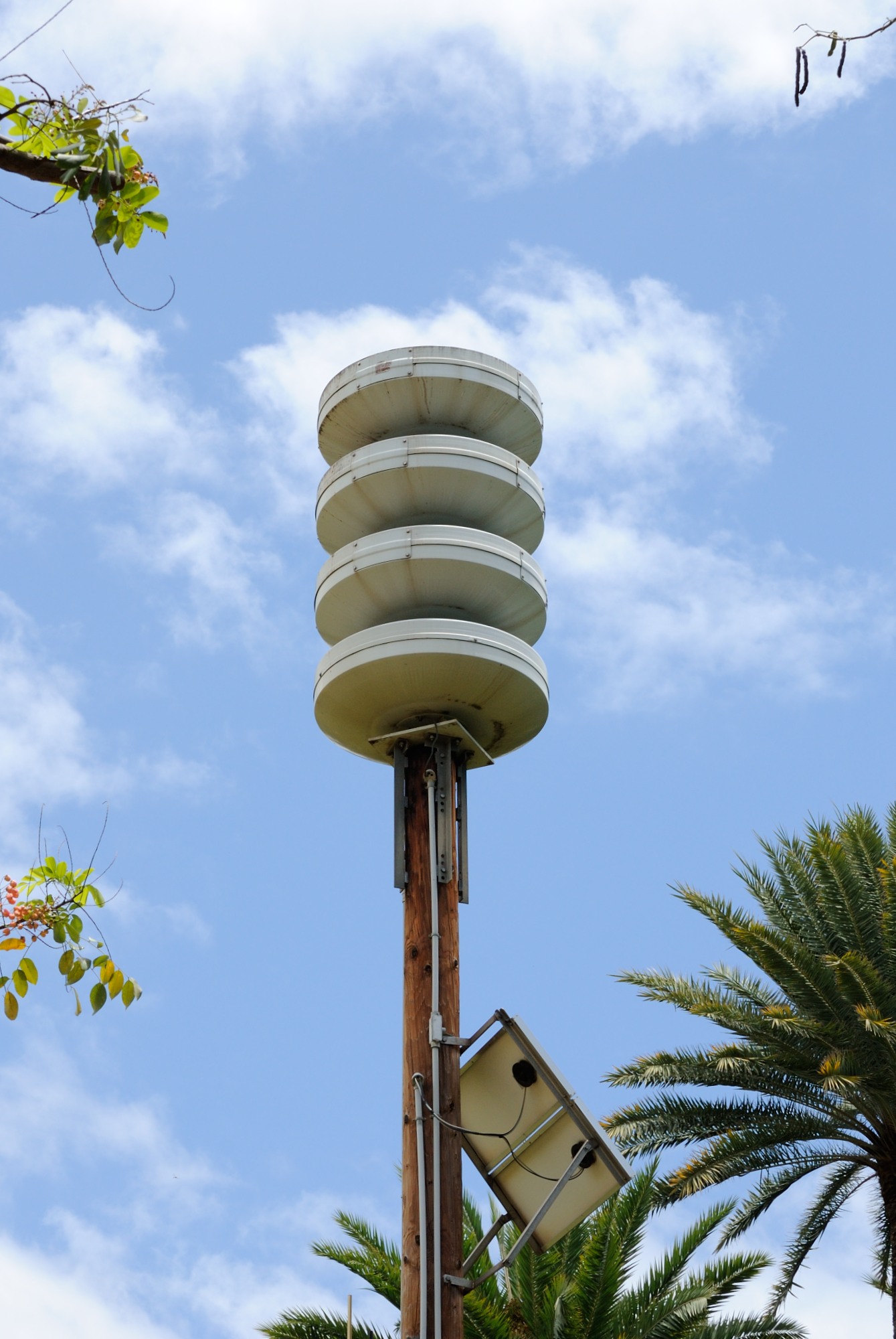 File:Tsunami Siren - Fort De Russy (8929527440).jpg