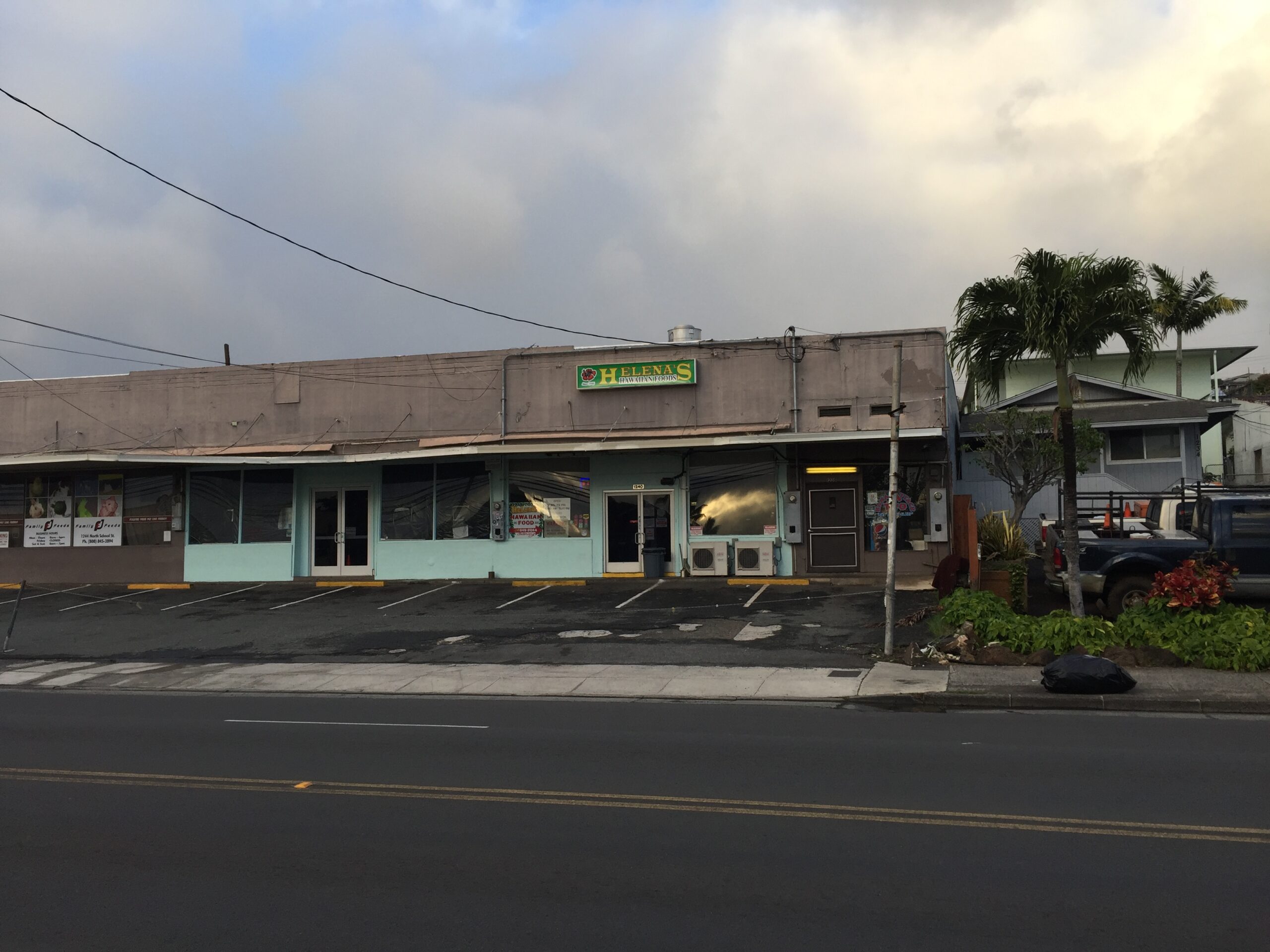 ホノルルのHelena's Hawaiian Foodの建物外観