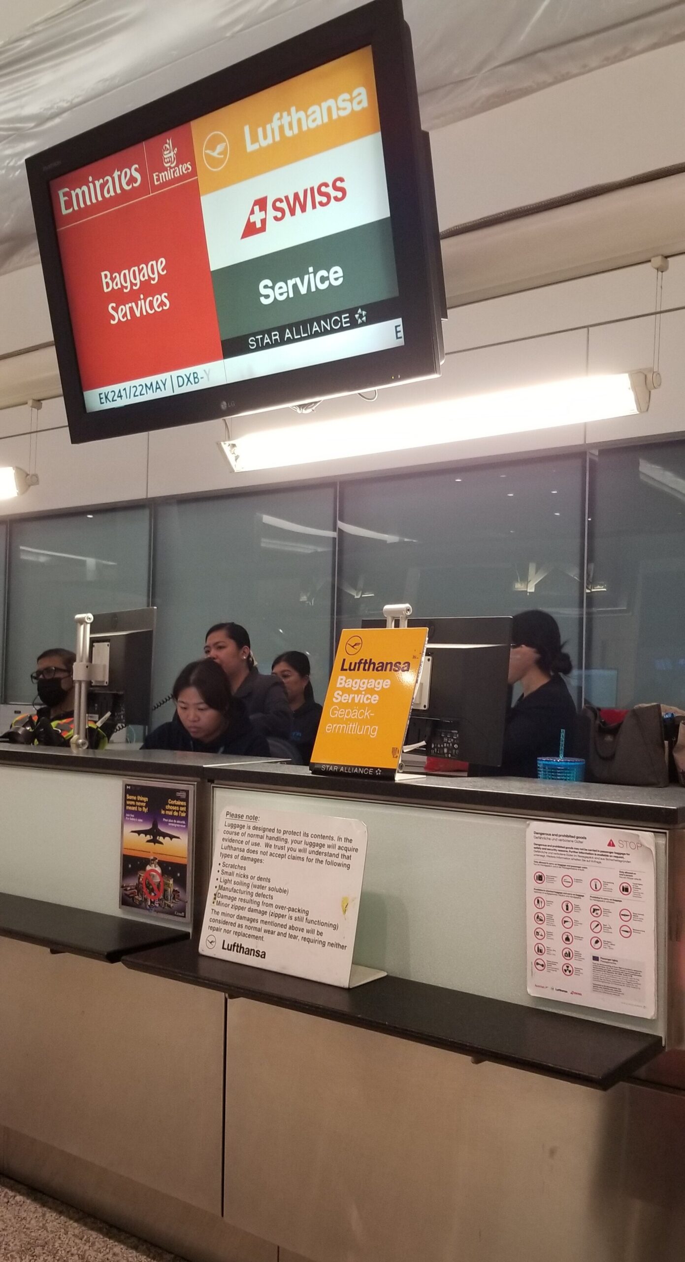 航空会社のバゲージサービスカウンター